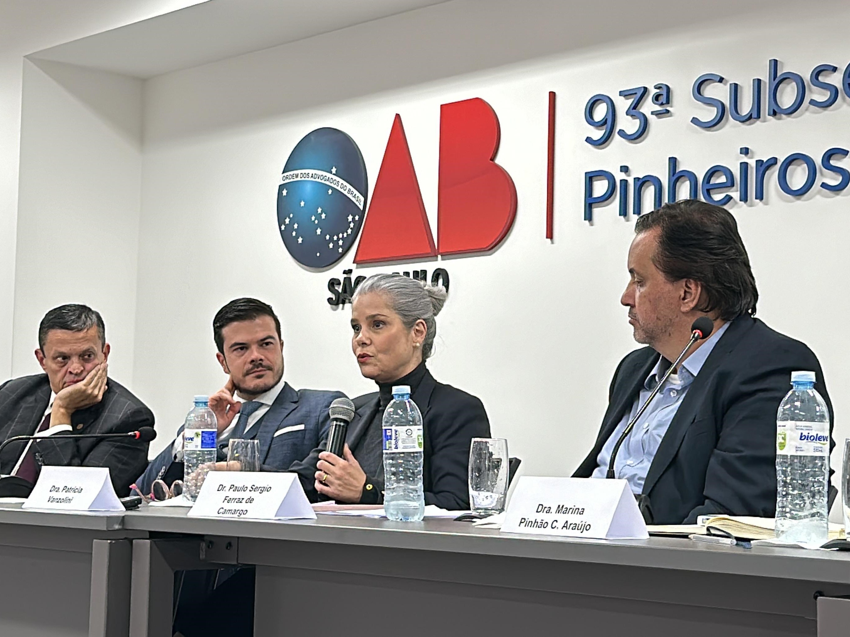 Presidente da OAB SP participa de debate sobre advocacia e estruturas de poder