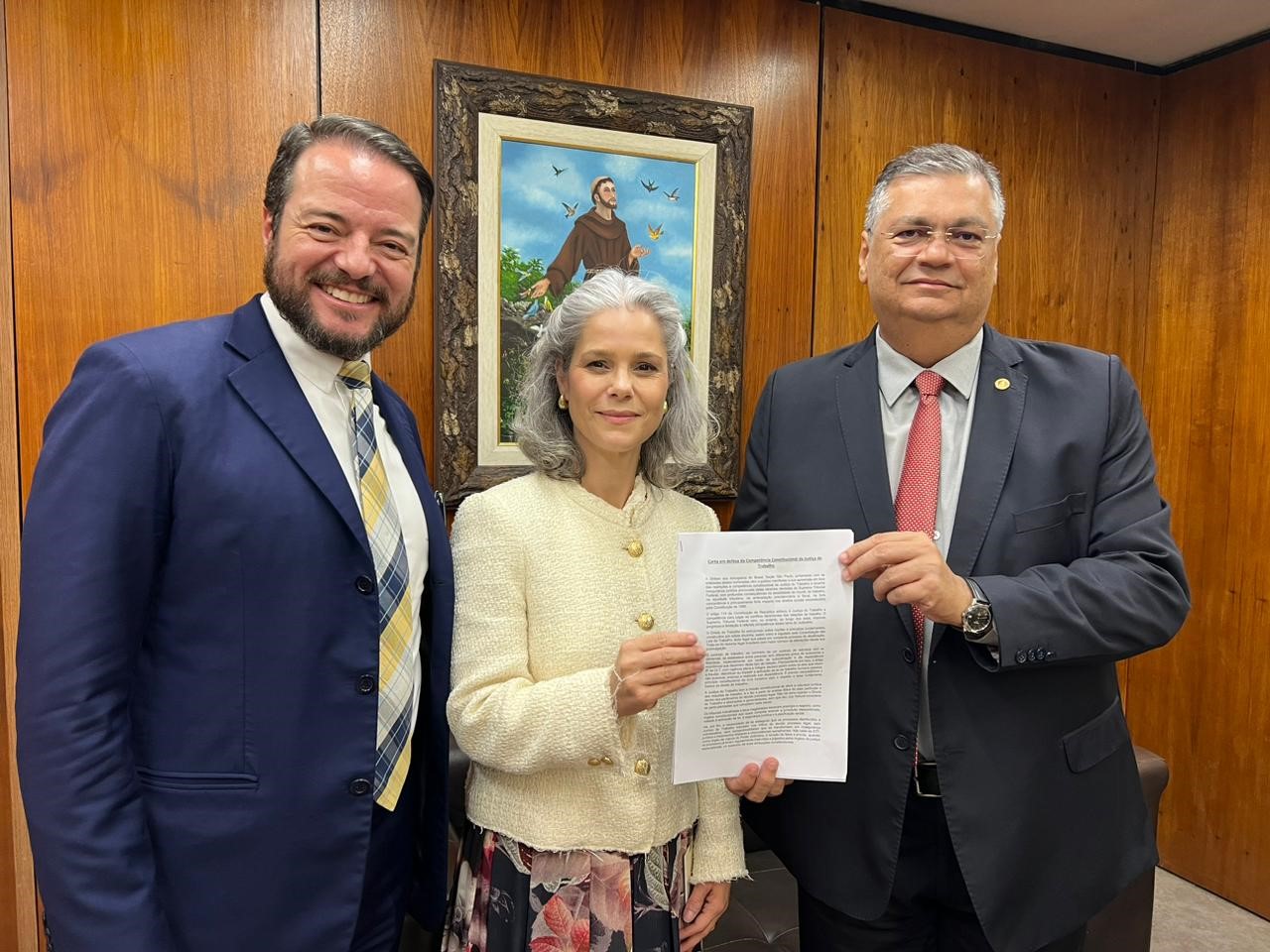 Patricia Vanzolini e Gustavo Granadeiro entregam carta em prol da competência da Justiça do Trabalho ao ministro do STF Flávio Dino