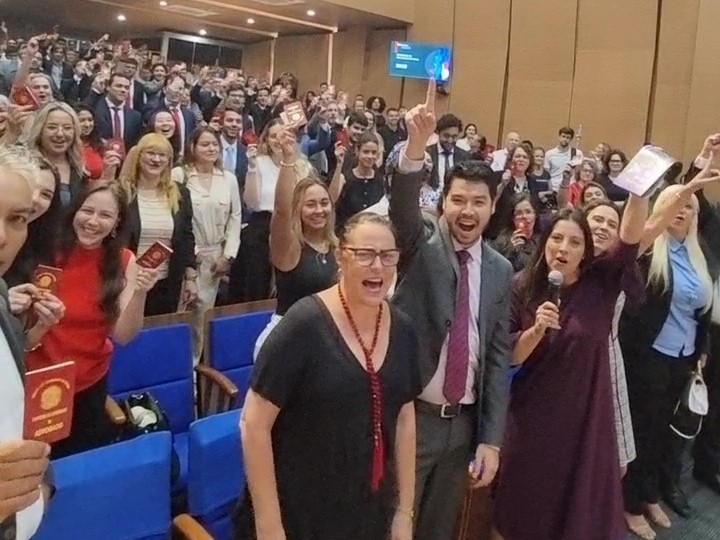 Novos advogados protestam contra sustentação oral gravada em cerimônia da OAB SP
