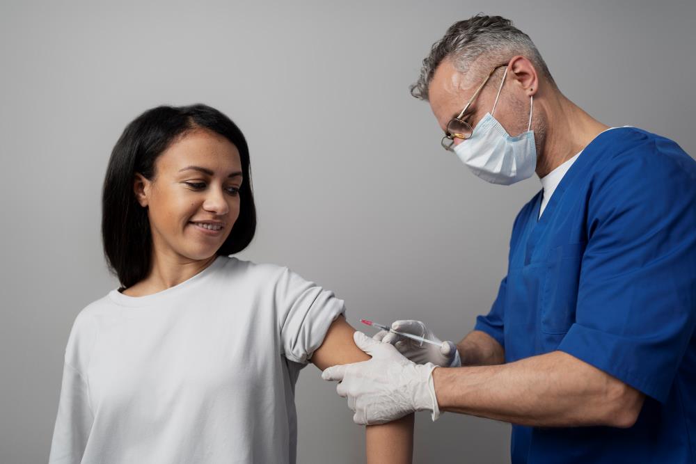CAASP inaugura clínica de vacinação e avança na medicina preventiva