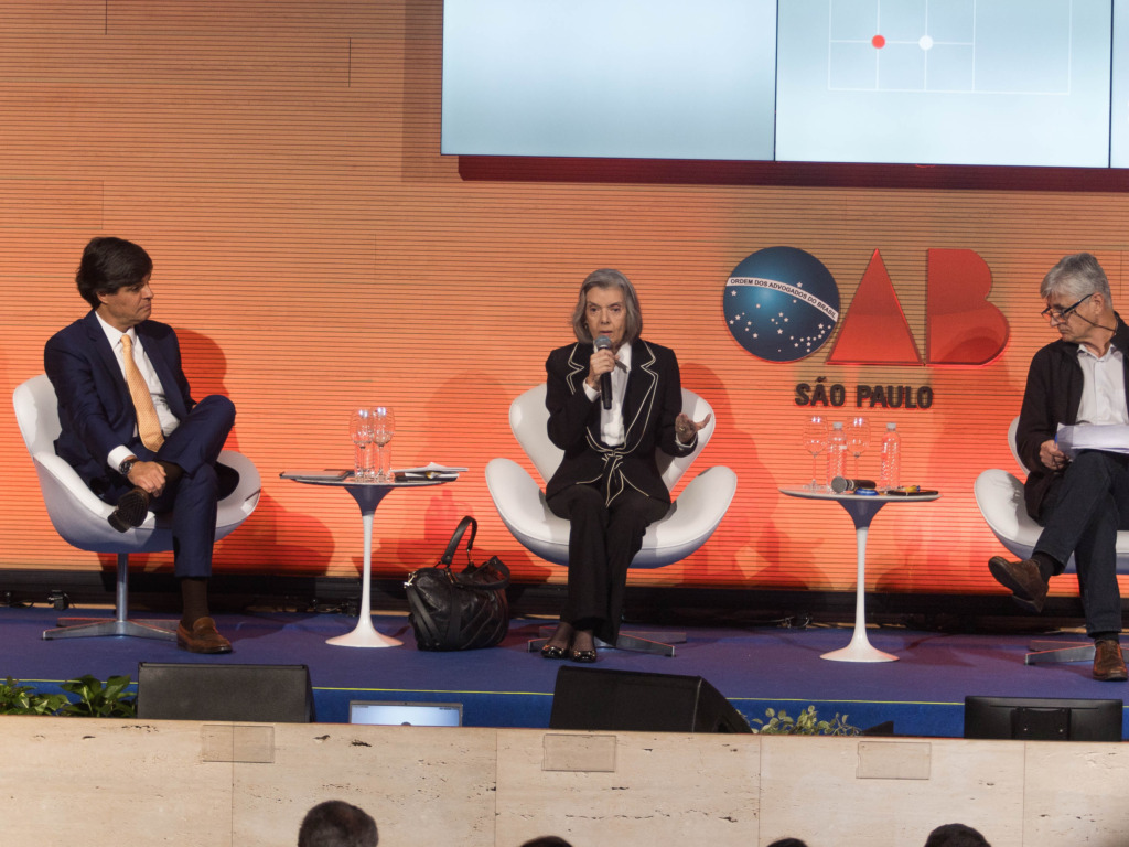 ‘Não se faz um país com punhos cerrados’, diz Cármen Lúcia em evento na OAB SP