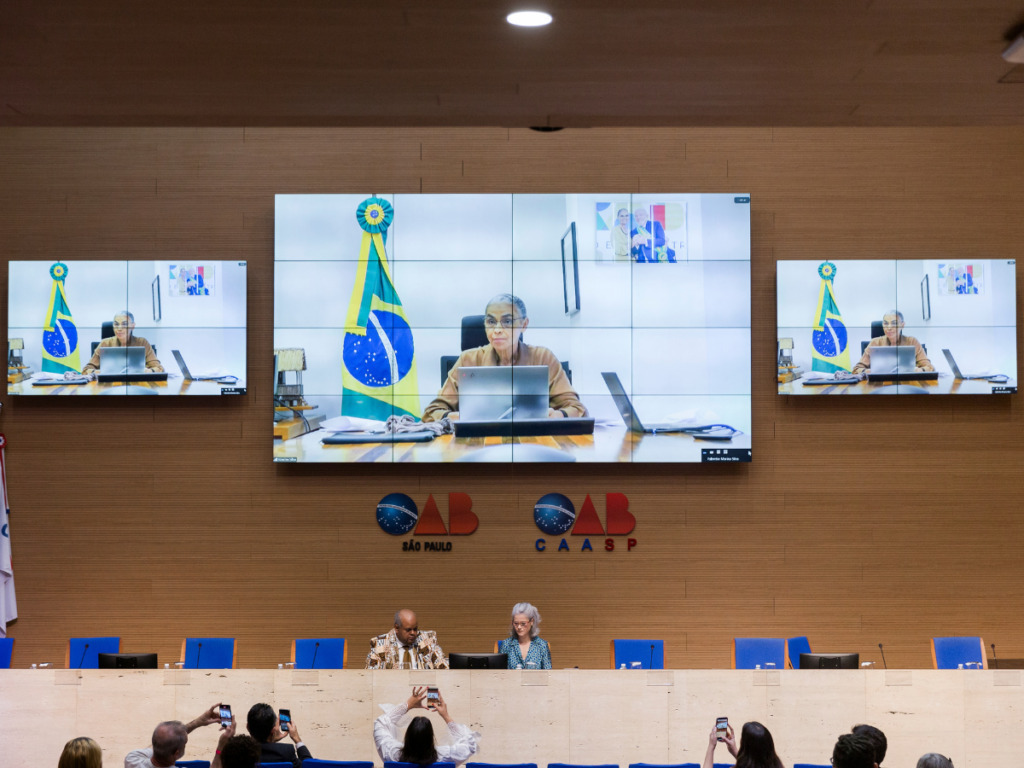 Precisamos de uma mudança do ‘ter’ para o ‘ser’, diz Marina Silva sobre emergência climática na OAB