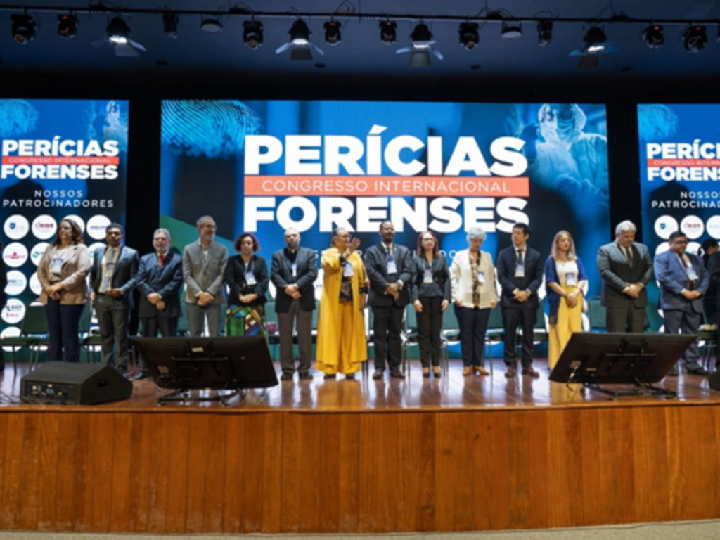 Presença da Presidente no Congresso Internacional de Perícias Forenses em Recife