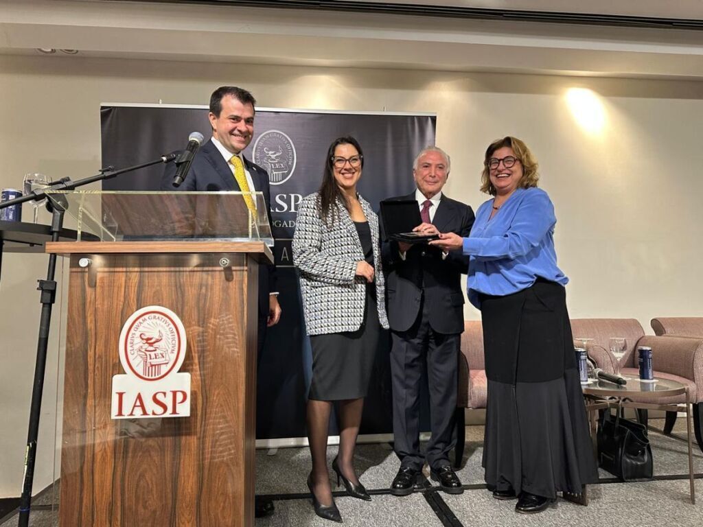Presidente interina da OAB SP prestigia reunião-almoço do IASP em homenagem ao  ex-presidente Michel Temer